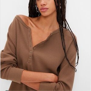 Gap Waffle Raglan Henley T-Shirt